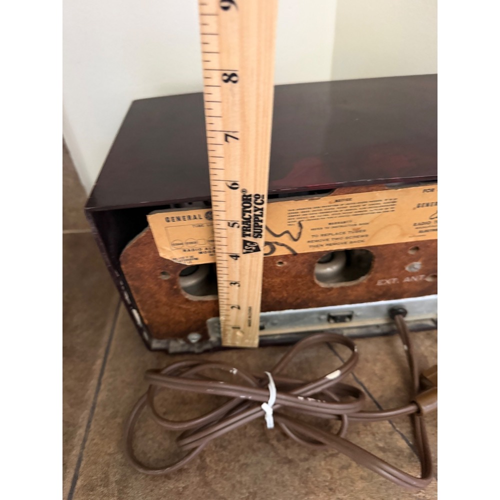 Vintage General Electric GE Model 535 Bakelite Tube Radio Alarm Clock Burgundy - Picture 11 of 11